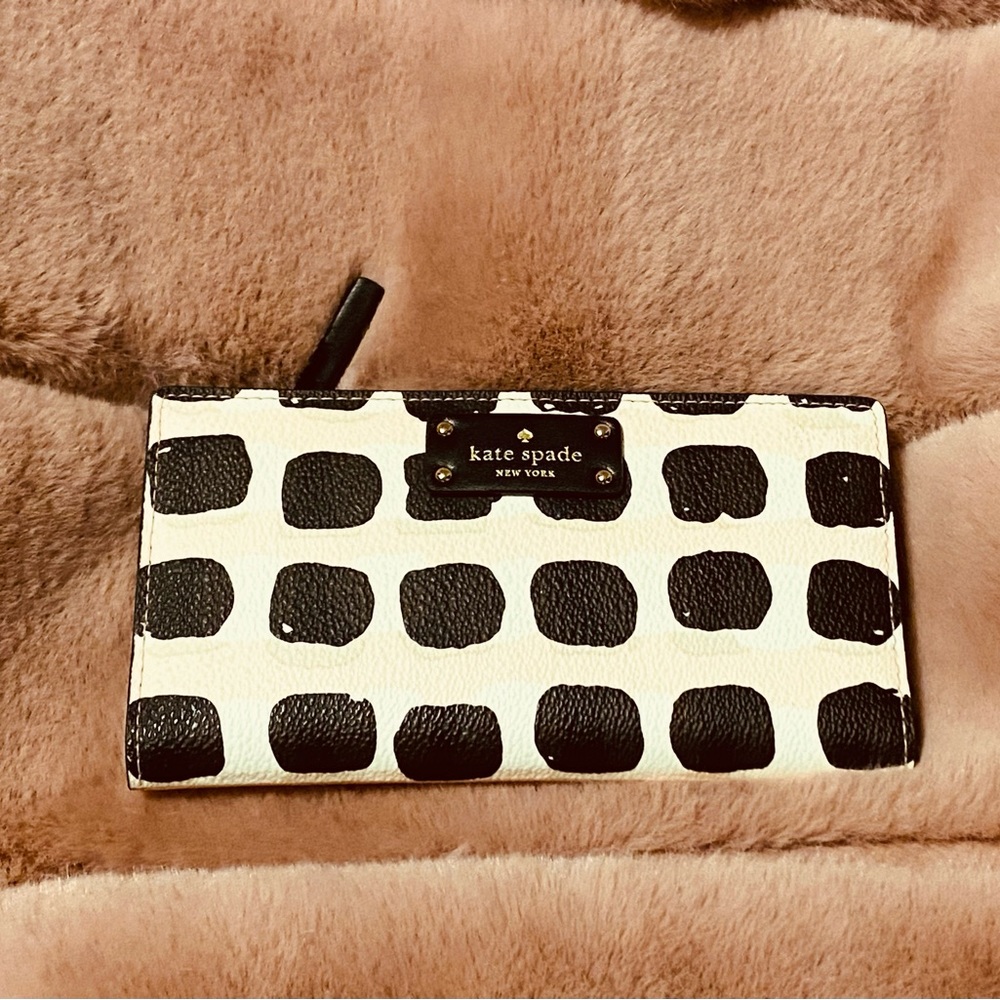 Kate Spade Ultra Slim Wallet Black, White, & Salmon Cream!